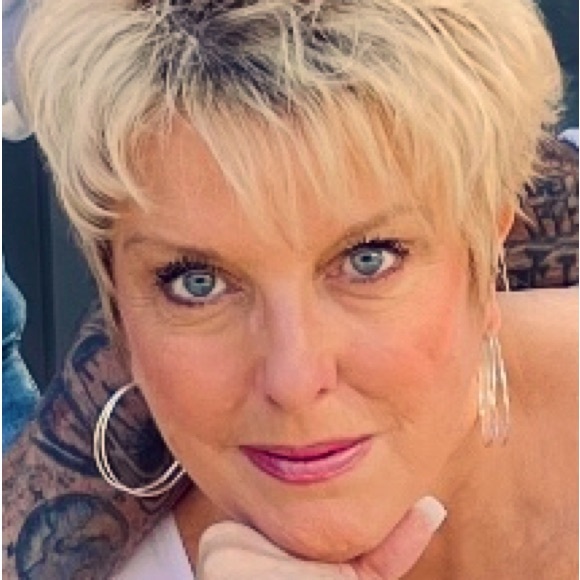 Meet your Posher, Melissa - Picture 1 of 1